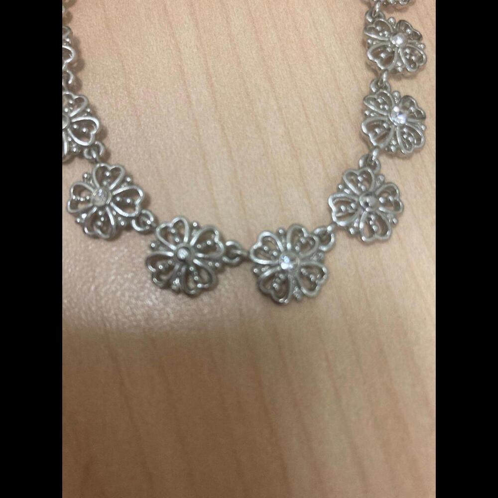Avon Silver Small Flower Necklace - Picture 2 of 3